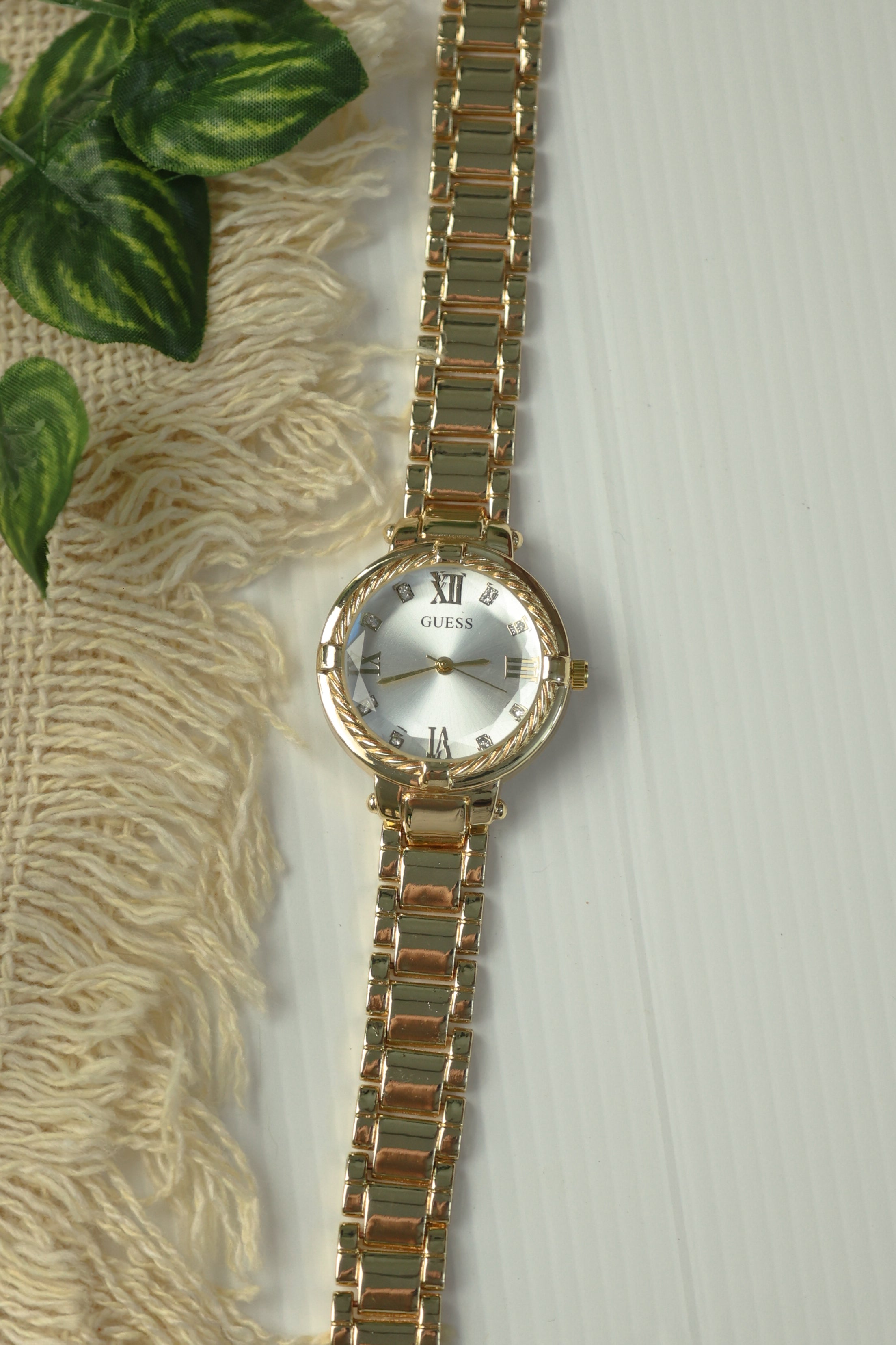 Guess Roman Gold